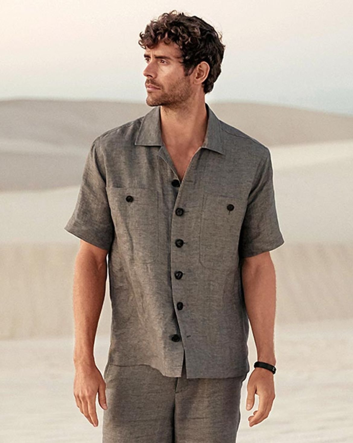 La camisa de lino para hombre: la elegancia relajada del verano La camisa de lino para hombre: la elegancia relajada del verano